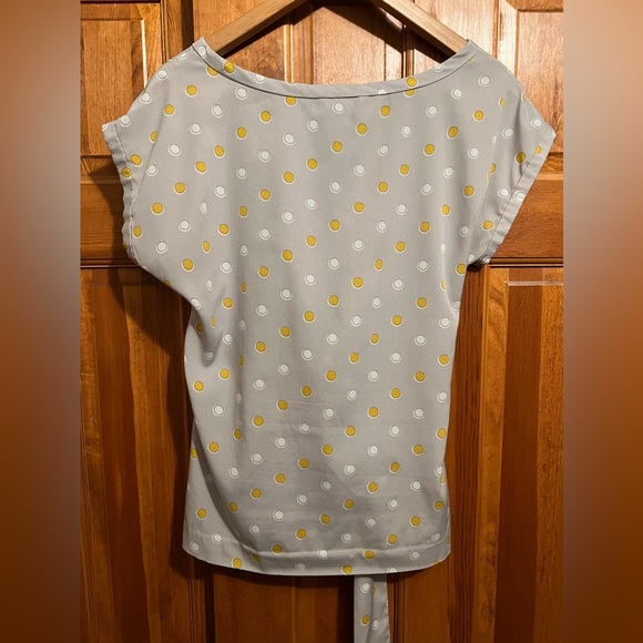 Side-tie Banana Republic top - Picture 2 of 4